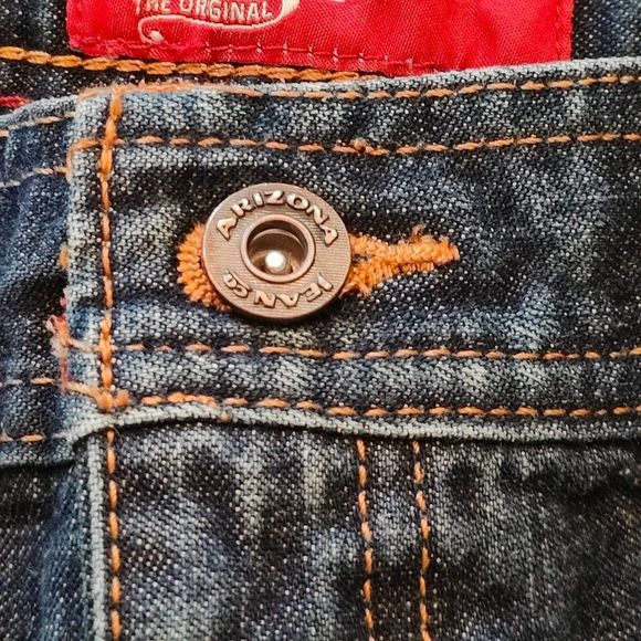 Girls Jean Shorts - Arizona Jeans -  Size 8 Husky - No Fraying. - Picture 9 of 11